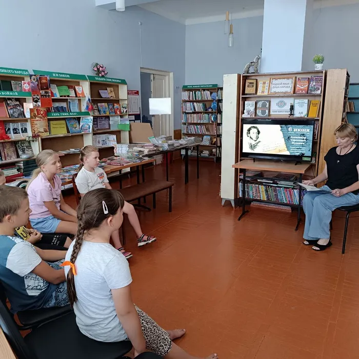 "Мир, сказок, рифм, стихотворений..."-познавательно-игровая программа