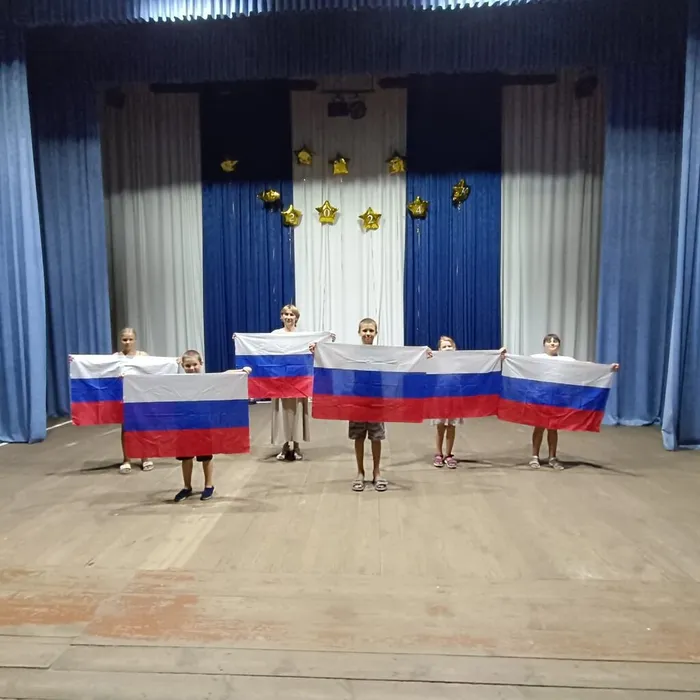"Под флагом Родины моей"- патриотическая беседа