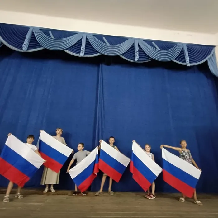 "Под флагом Родины моей"- патриотическая беседа