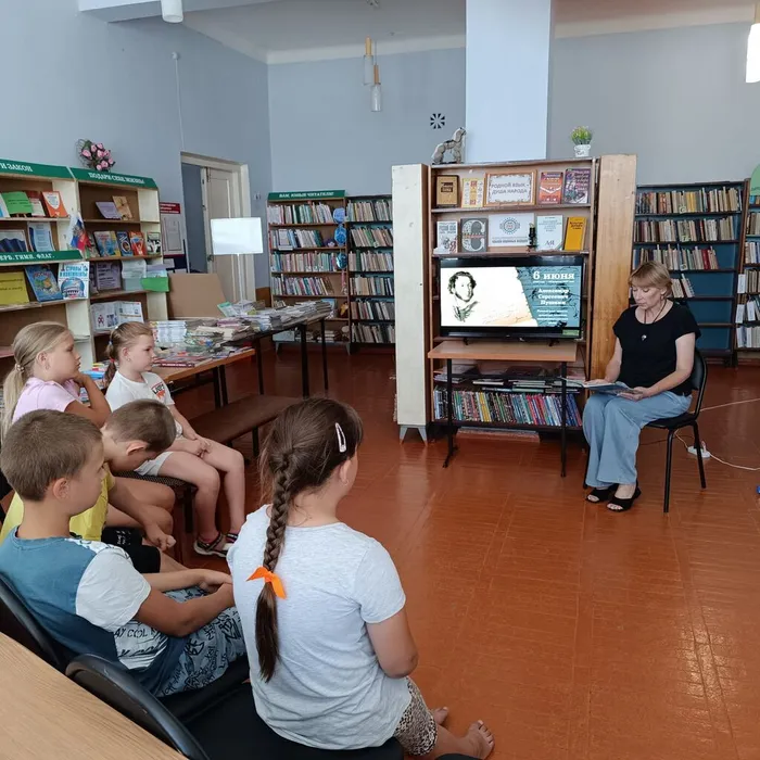 "Мир, сказок, рифм, стихотворений..."-познавательно-игровая программа